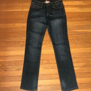 PRICED TO SELL! 🍀 LUCKY BRAND dark blue jeans. Size 2/26